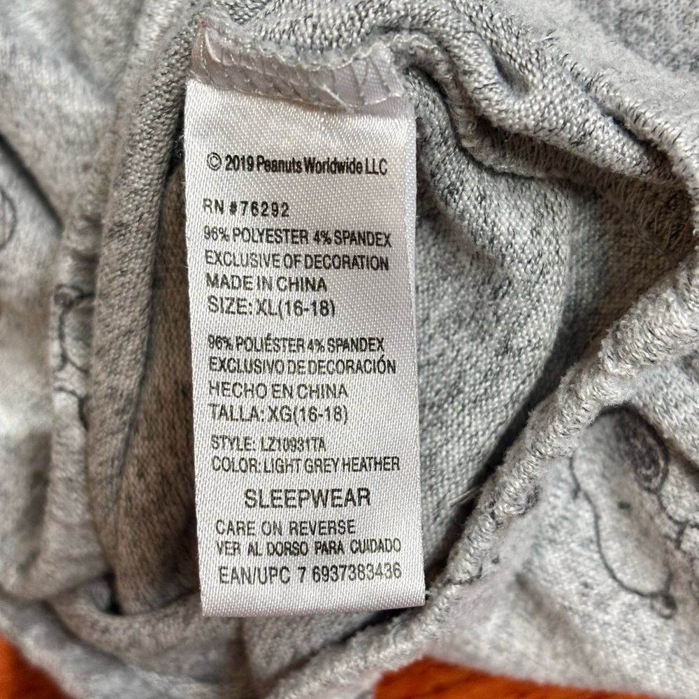 Peanuts- Gray Pajama sweatshirt & pants Set women’s, size XL - Picture 8 of 13